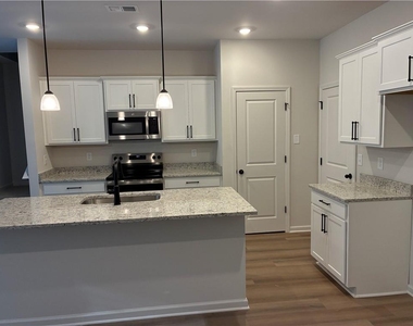 411a Summit View Ln - Photo Thumbnail 3