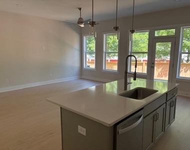 2560 Silver Star Drive - Photo Thumbnail 7