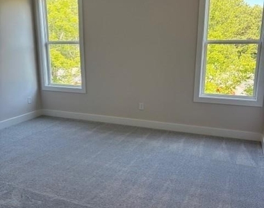 2560 Silver Star Drive - Photo Thumbnail 12