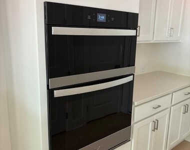2560 Silver Star Drive - Photo Thumbnail 5
