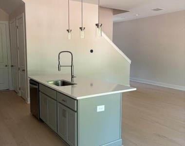 2560 Silver Star Drive - Photo Thumbnail 8