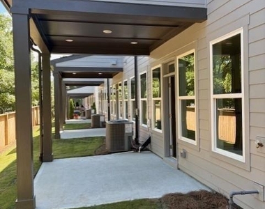 2560 Silver Star Drive - Photo Thumbnail 20