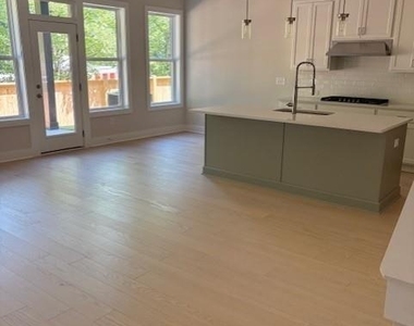 2560 Silver Star Drive - Photo Thumbnail 3