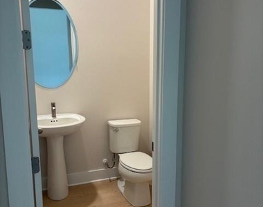 2560 Silver Star Drive - Photo Thumbnail 10