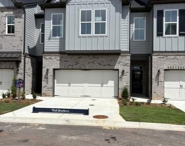 2560 Silver Star Drive - Photo Thumbnail 21