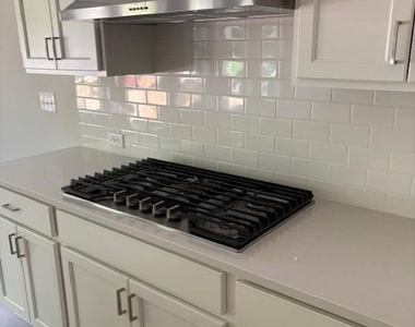 2560 Silver Star Drive - Photo Thumbnail 6