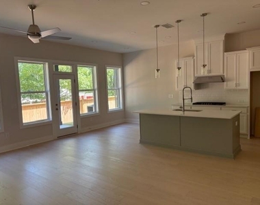 2560 Silver Star Drive - Photo Thumbnail 2