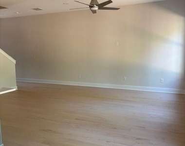 2560 Silver Star Drive - Photo Thumbnail 9