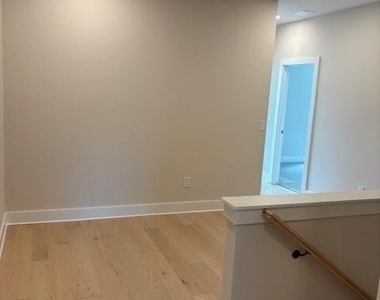 2560 Silver Star Drive - Photo Thumbnail 11