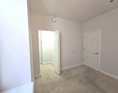 8 W Monroe Street - Photo Thumbnail 7