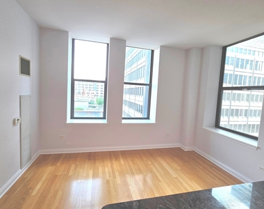 8 W Monroe Street - Photo Thumbnail 4