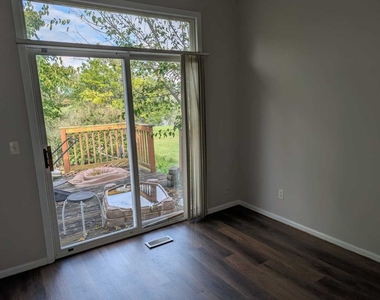 14002 Edgewater Court - Photo Thumbnail 3