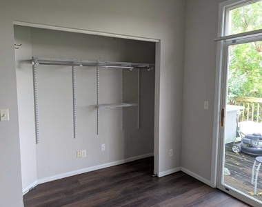 14002 Edgewater Court - Photo Thumbnail 6
