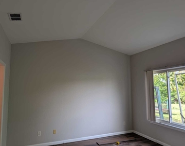 14002 Edgewater Court - Photo Thumbnail 9