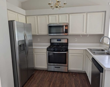 14002 Edgewater Court - Photo Thumbnail 2