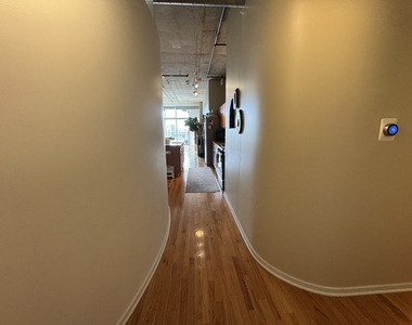 1000 W Adams Street - Photo Thumbnail 3