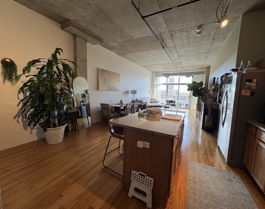 1000 W Adams Street - Photo Thumbnail 4