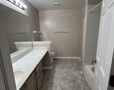 709 Riding Lane - Photo Thumbnail 10