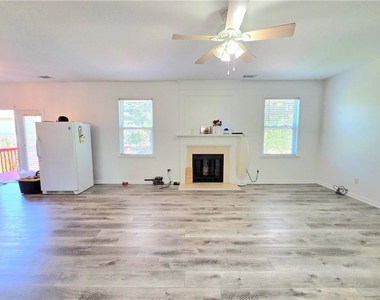 1140 Foxcroft Drive - Photo Thumbnail 9