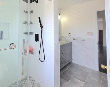 1140 Foxcroft Drive - Photo Thumbnail 24