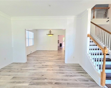 1140 Foxcroft Drive - Photo Thumbnail 6
