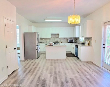 1140 Foxcroft Drive - Photo Thumbnail 14