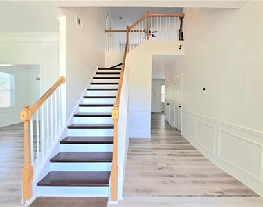 1140 Foxcroft Drive - Photo Thumbnail 3
