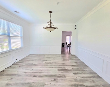 1140 Foxcroft Drive - Photo Thumbnail 7