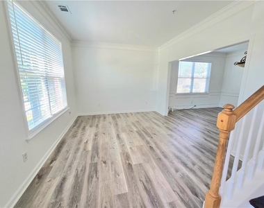 1140 Foxcroft Drive - Photo Thumbnail 8