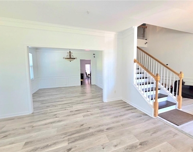 1140 Foxcroft Drive - Photo Thumbnail 5