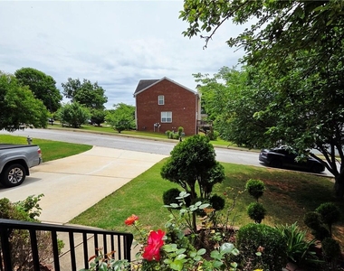 1140 Foxcroft Drive - Photo Thumbnail 2