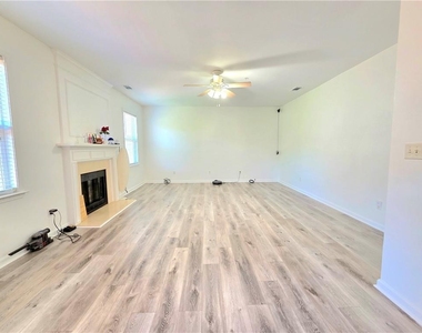 1140 Foxcroft Drive - Photo Thumbnail 10
