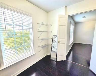 1140 Foxcroft Drive - Photo Thumbnail 33