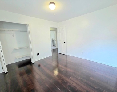 1140 Foxcroft Drive - Photo Thumbnail 36