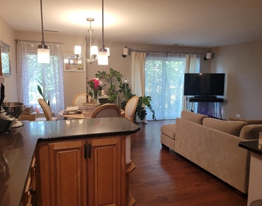 425 Walnut Creek Lane - Photo Thumbnail 3