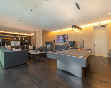 118 E Erie Street - Photo Thumbnail 9