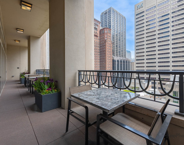 118 E Erie Street - Photo Thumbnail 11