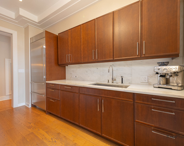 118 E Erie Street - Photo Thumbnail 37