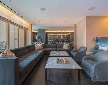 118 E Erie Street - Photo Thumbnail 8