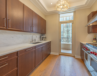 118 E Erie Street - Photo Thumbnail 35