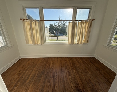 472 N Larch Avenue - Photo Thumbnail 2
