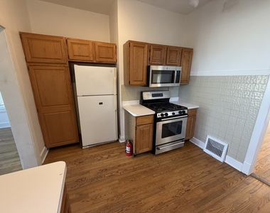 472 N Larch Avenue - Photo Thumbnail 6
