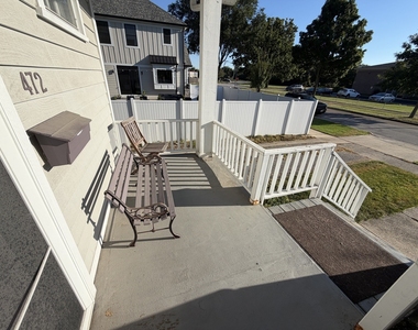472 N Larch Avenue - Photo Thumbnail 1
