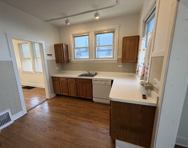 472 N Larch Avenue - Photo Thumbnail 7