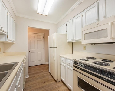 300 Johnson Ferry Road - Photo Thumbnail 21