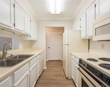 300 Johnson Ferry Road - Photo Thumbnail 22