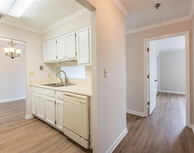 300 Johnson Ferry Road - Photo Thumbnail 23