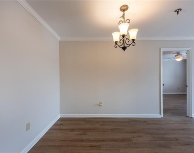 300 Johnson Ferry Road - Photo Thumbnail 17