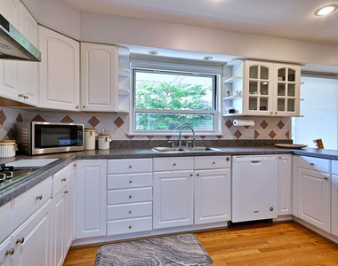 4915 Jerome Avenue - Photo Thumbnail 9