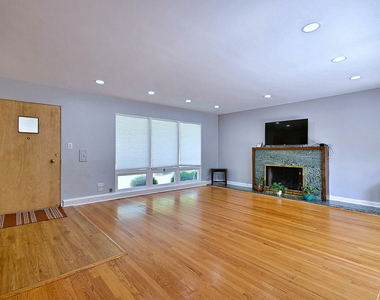 4915 Jerome Avenue - Photo Thumbnail 5